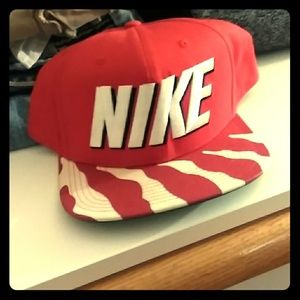 Nike snap back hat